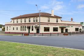 Road-Tripper’s Guide: Why Golden Age Hotel Beaufort Should Be Your Stop